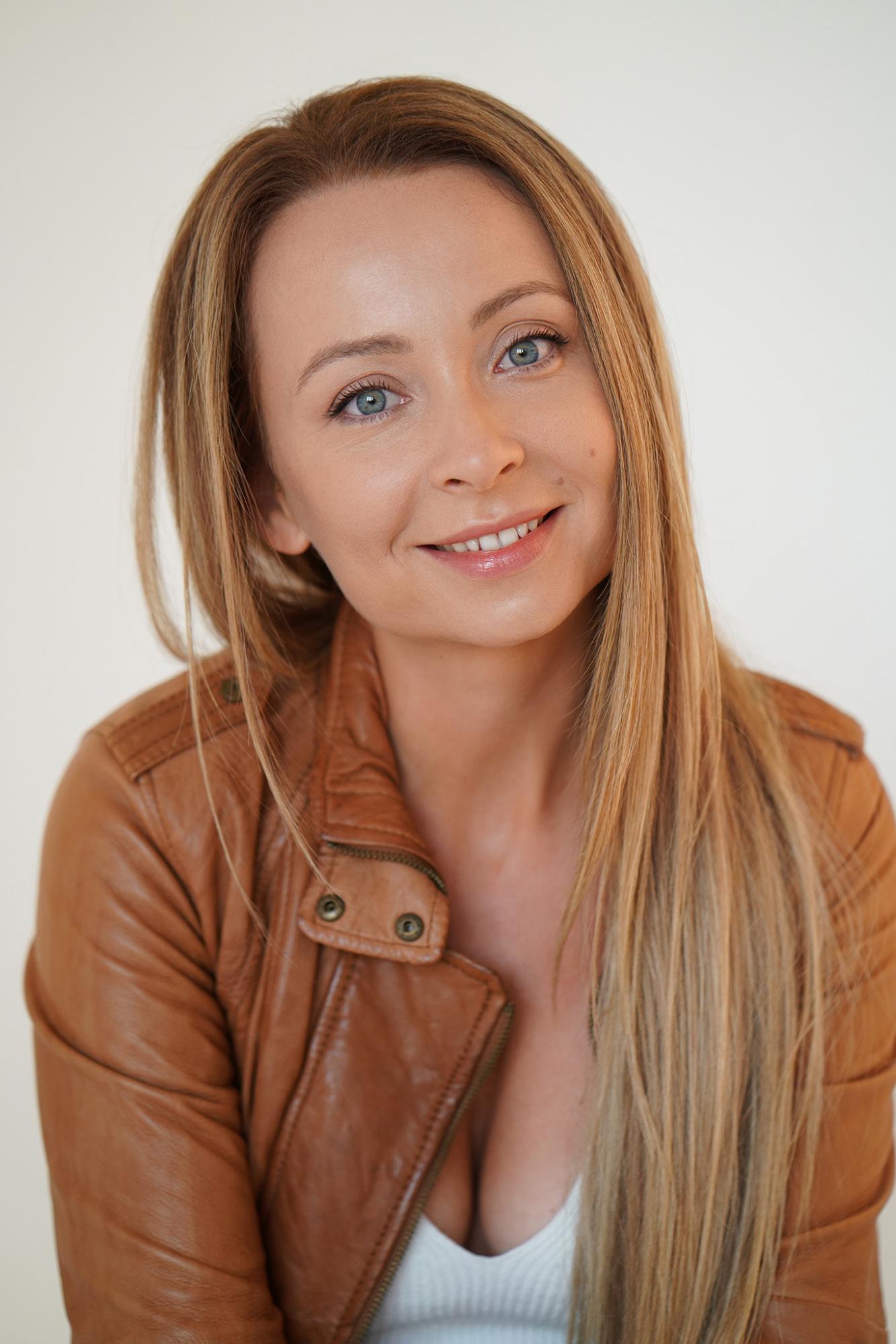 Українські телезірки показали шкільні фото і згадали курйози: роки були феєричні